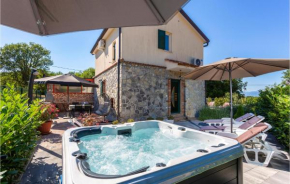 Beautiful home in Gornja Hlapa with Jacuzzi, WiFi and 2 Bedrooms